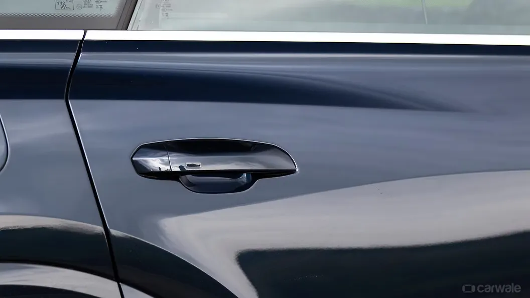 ऑडी Q8 पीछे के दरवाज़े के हैंडल