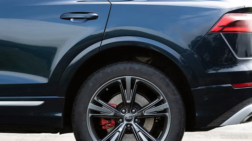 ऑडी Q8 पीछे का फ़ेंडर