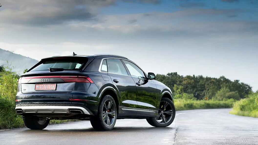 ऑडी Q8 राइट रियर थ्री क्वार्टर