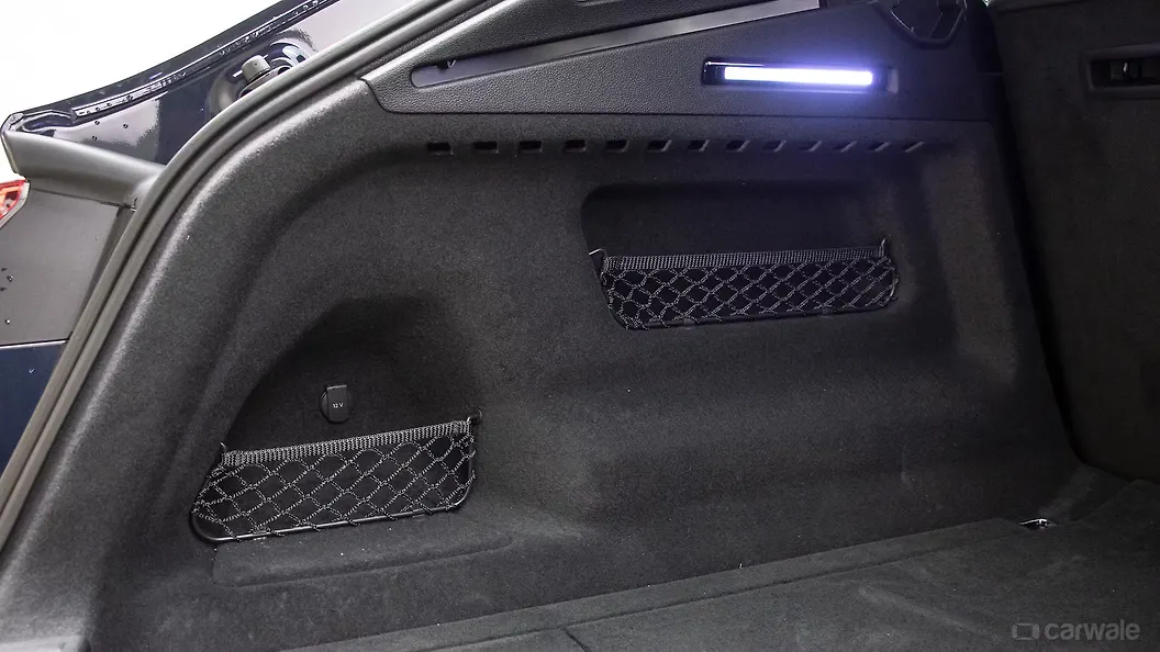 ऑडी Q8 बूट लाइट