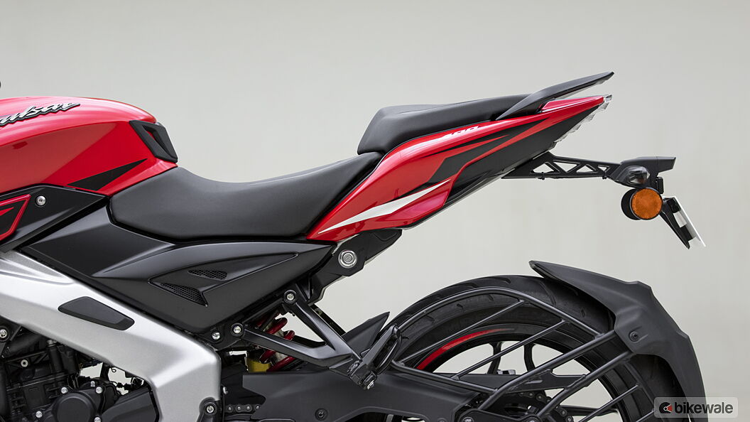 Bajaj Pulsar NS400Z Split Seat Image – BikeWale