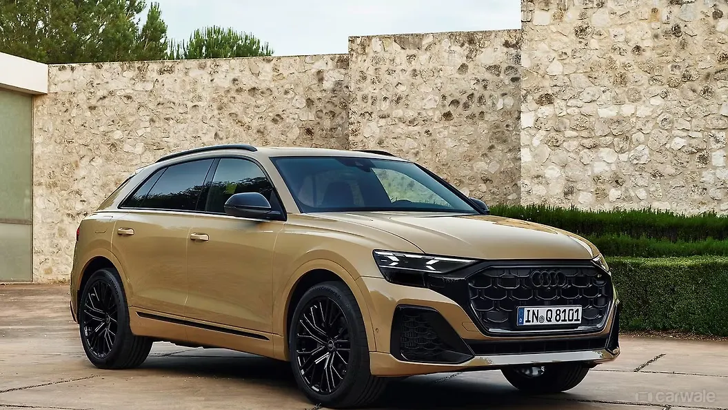 ऑडी Q8 ठीक सामने तीन चौथाई