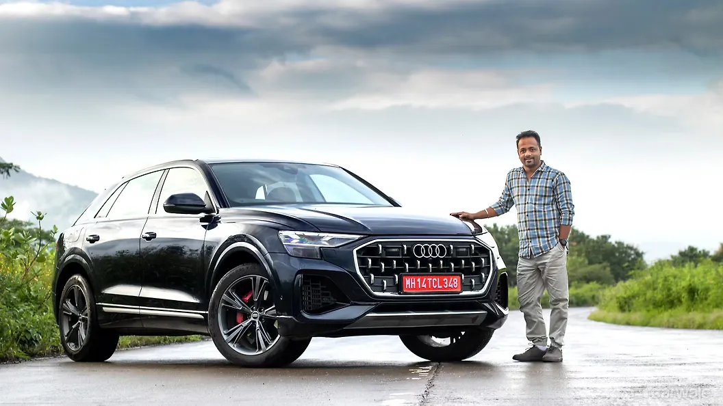 ऑडी Q8 लेफ्ट फ्रंट थ्री क्वार्टर