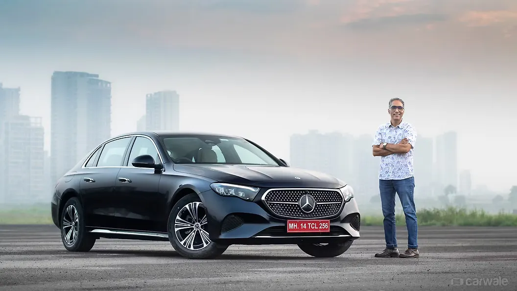 Mercedes-Benz E-Class Right Front Three Quarter