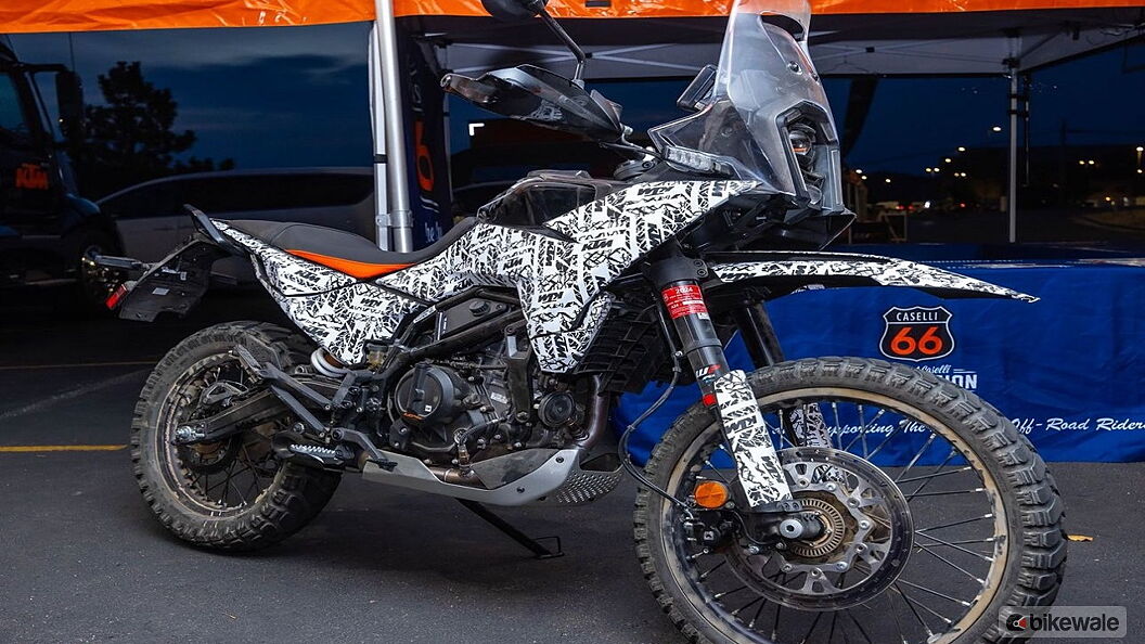 KTM 390 Adventure [2025] Right Front Three Quarter Image – BikeWale