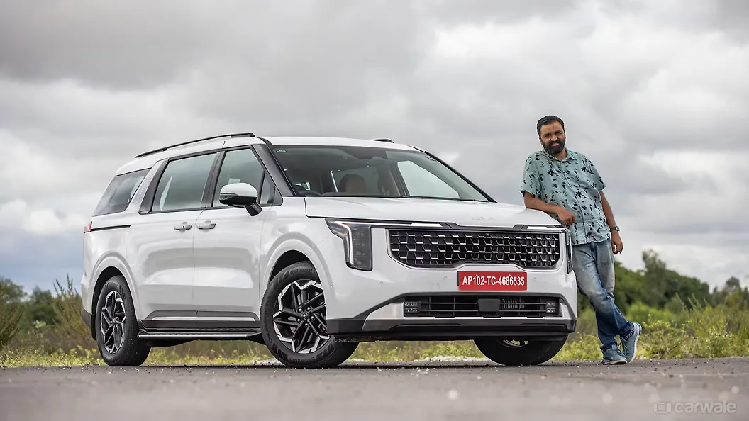 Kia Carnival Right Front Three Quarter