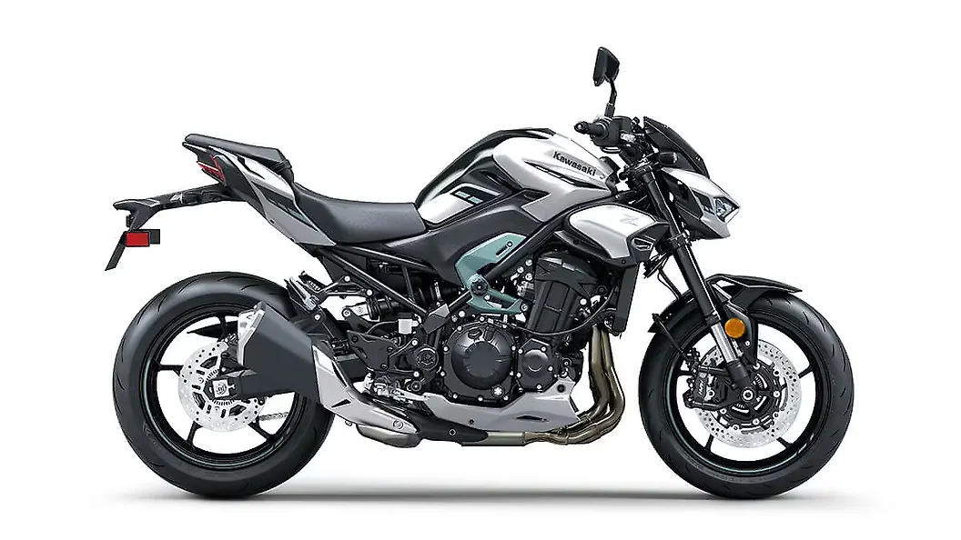 Kawasaki Z900 [2024] Right Side View Image – BikeWale
