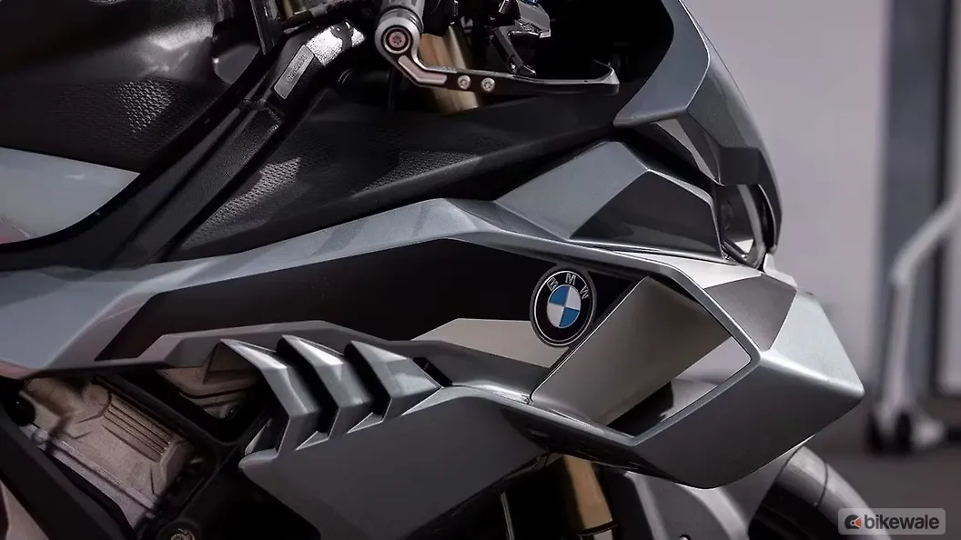 BMW S 1000 RR [2022-2024] Right Side View Image – BikeWale