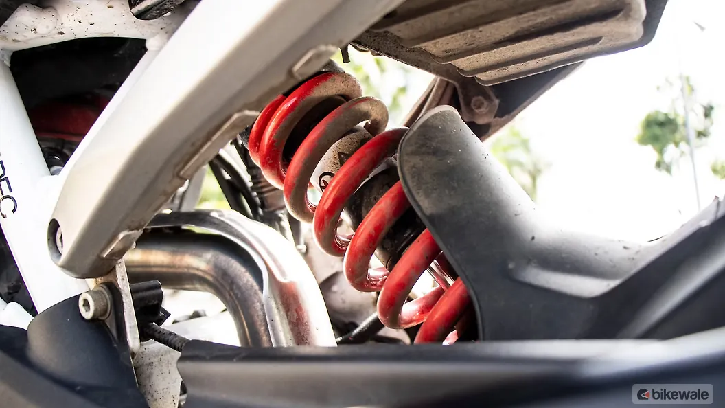 TVS Apache RTR 310 Rear Suspension Spring Preload Setting Image – BikeWale