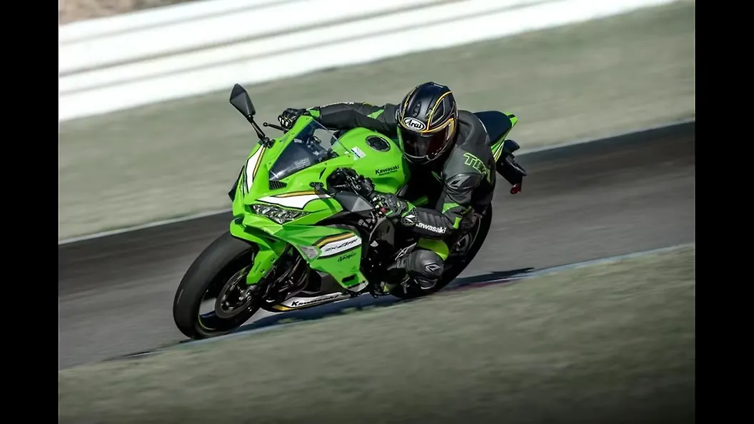 ZX-4R SE/RR 2023〜 スクリーン ダークスモーク 