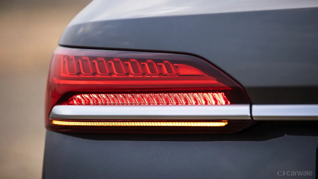 ऑडी q7 रियर सिग्नल / ब्लिंकर लाइट