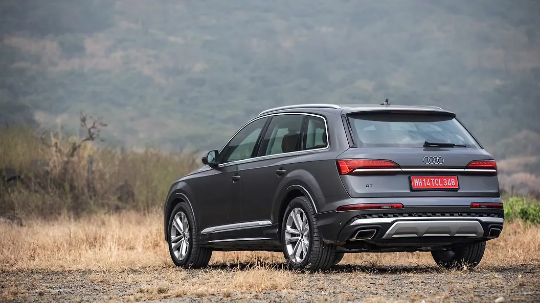 ऑडी q7 राइट रियर थ्री क्वार्टर
