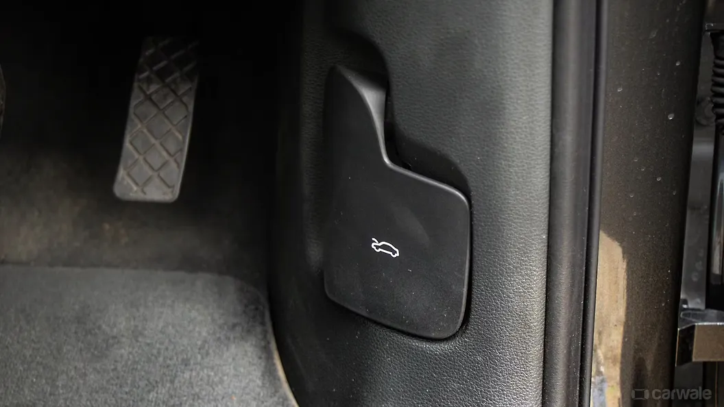 ऑडी q7 बोनेट/हुड रिलीज़