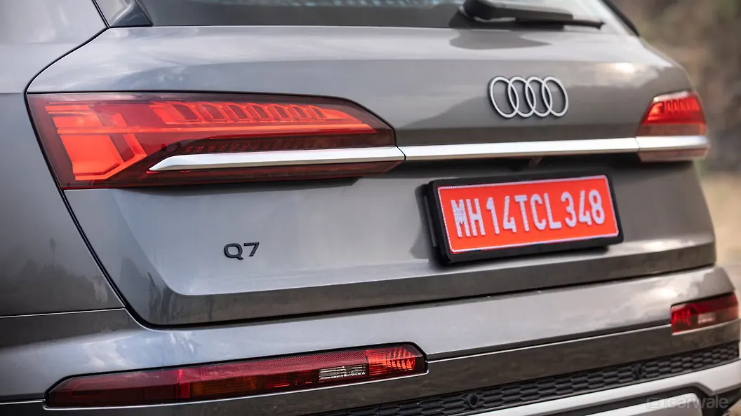 ऑडी q7 बंद बूट/ट्रंक