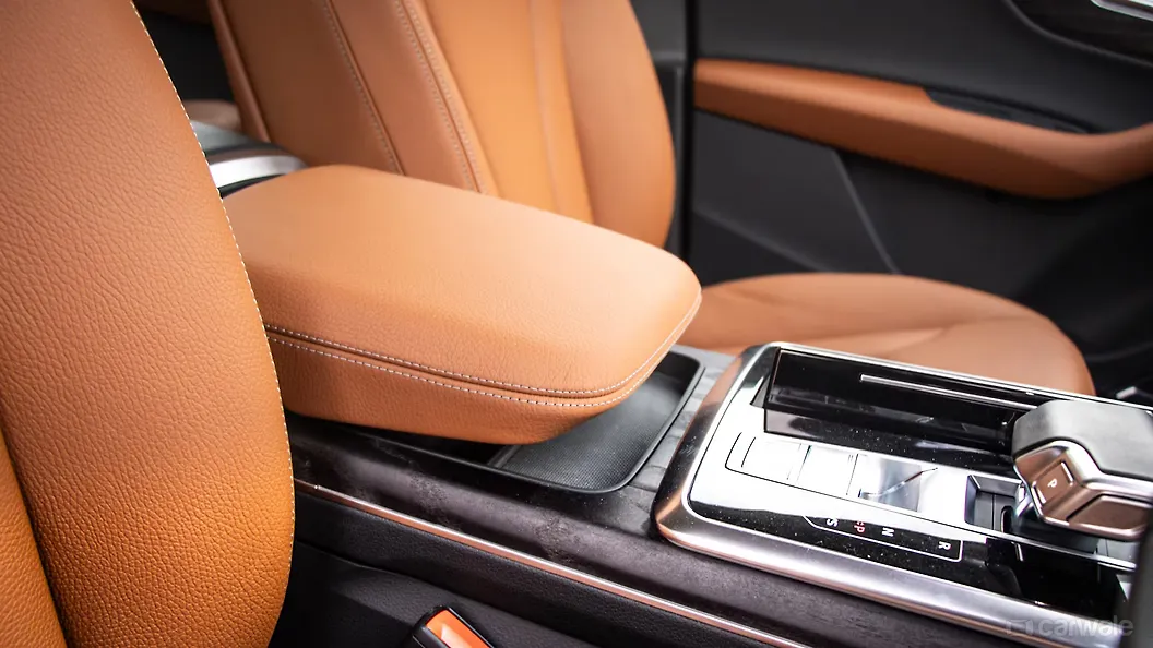 ऑडी q7 फ्रंट सेंटर आर्म रेस्ट