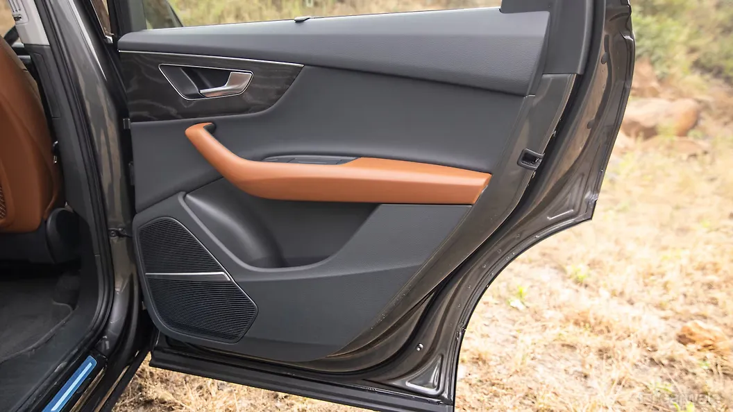 ऑडी q7 रियर डोर पैड