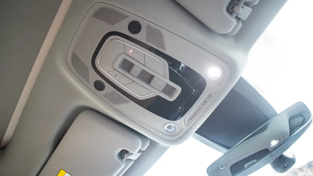 ऑडी q7 रूफ माउंटेड कंट्रोल्स/सनरूफ और केबिन लाइट कंट्रोल्स