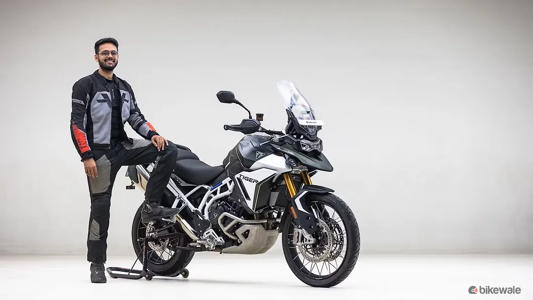 Triumph Tiger 900 Right Side View