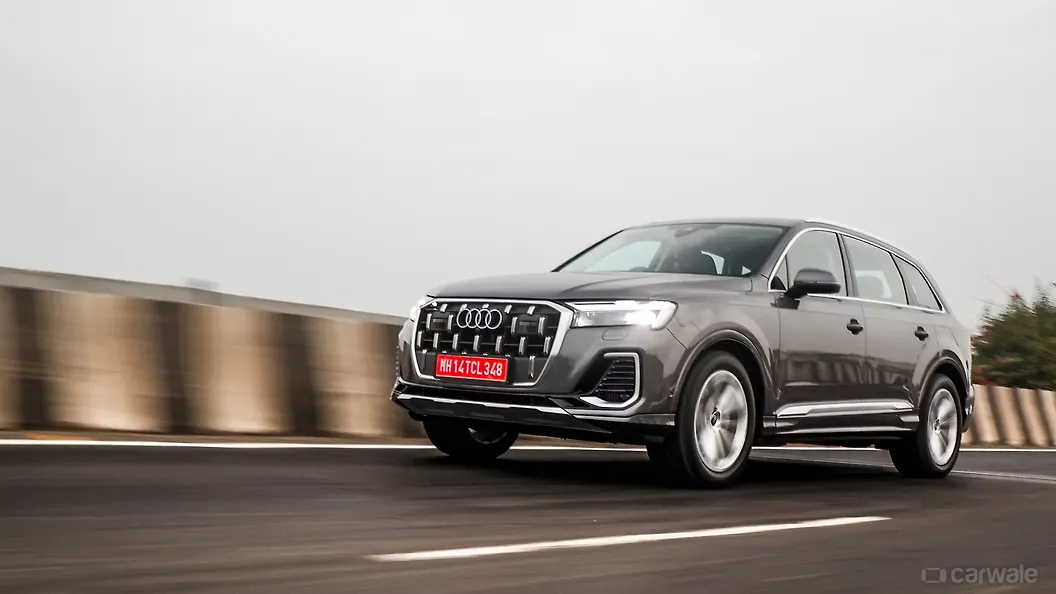 ऑडी q7 लेफ्ट फ्रंट थ्री क्वार्टर