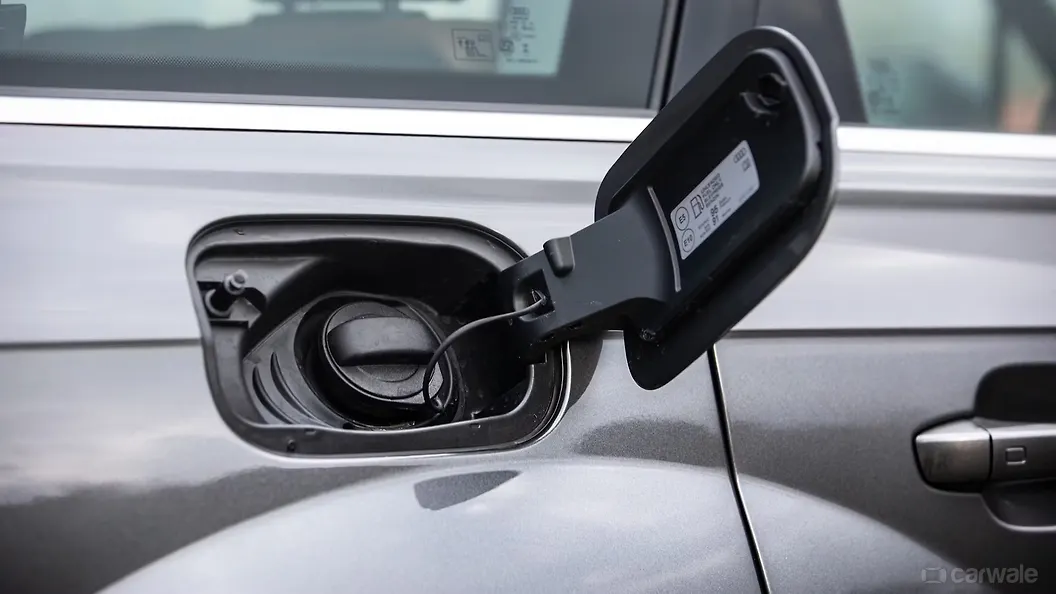 ऑडी q7 फ़्यूल लिड खोलें