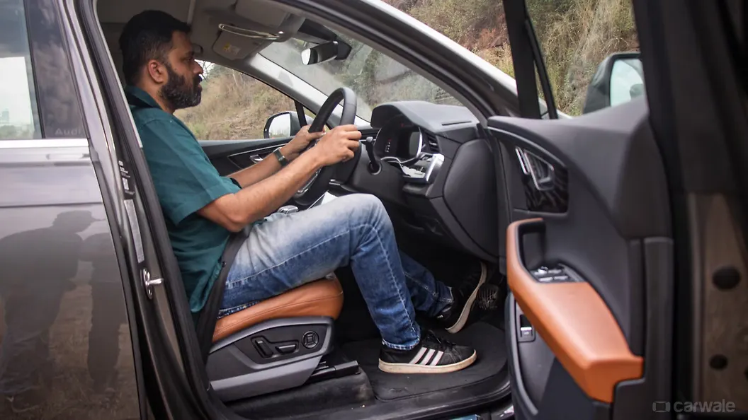 ऑडी q7 फ्रंट रौ सीट्स