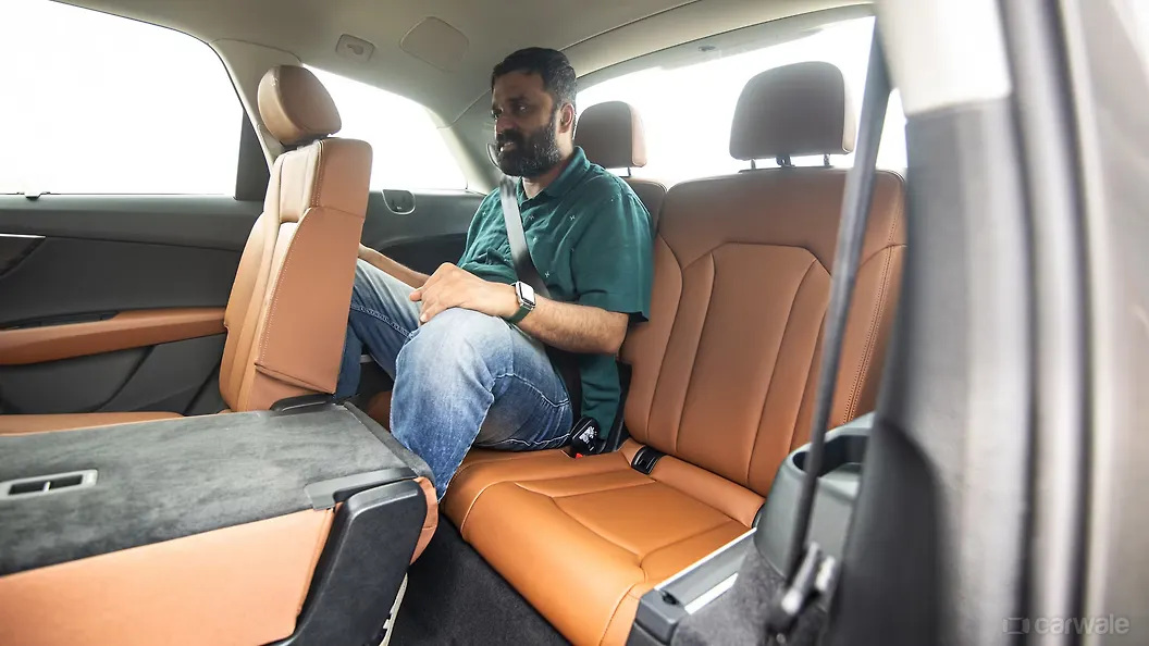 ऑडी q7 दूसरी रो की सीट्स