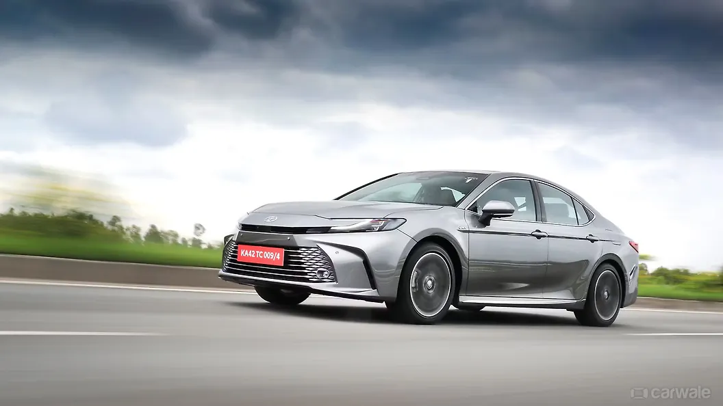 Toyota Camry Right Front Three Quarter