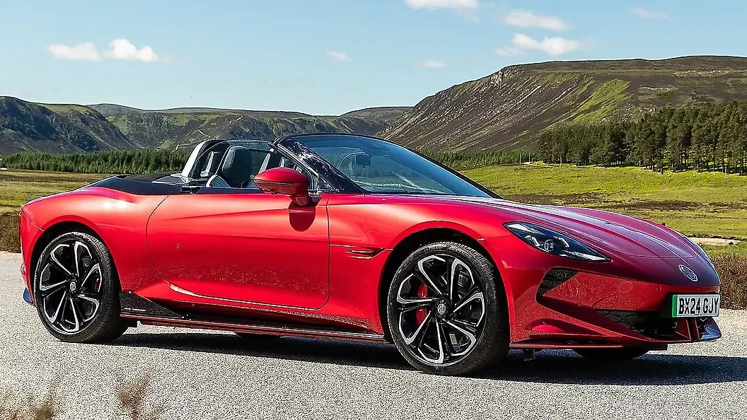 एमजी साइबरस्टर ठीक सामने तीन चौथाई