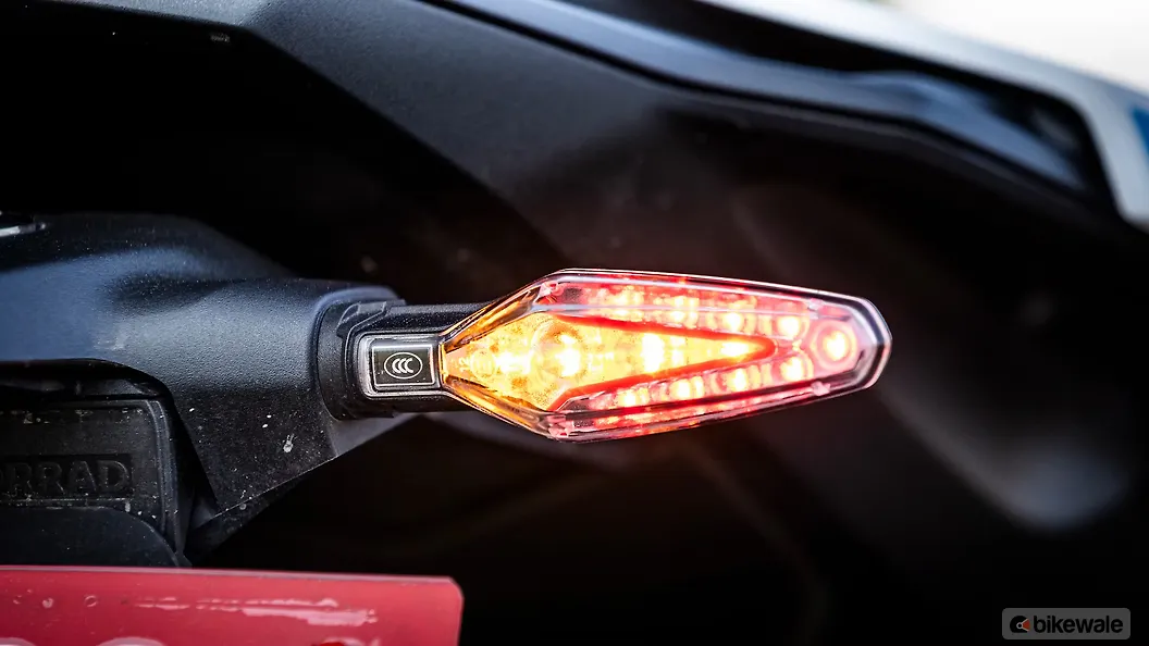 BMW S1000RR Rear Turn Indicators Image – BikeWale