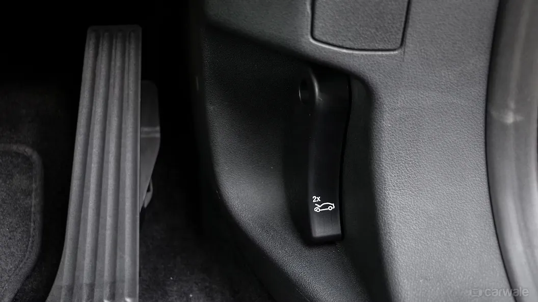 BMW iX1 LWB Bonnet/Hood release