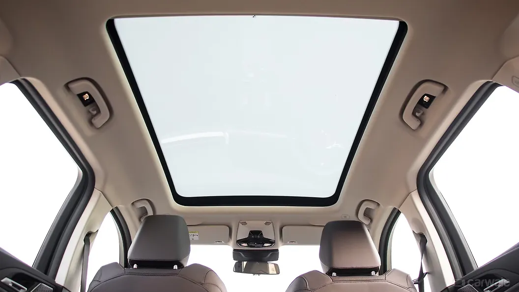 BMW iX1 LWB Sunroof/Moonroof