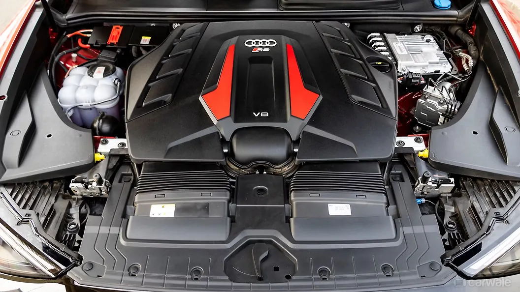 ऑडी RS Q8 परफ़ॉर्मेंस इंजन शॉट
