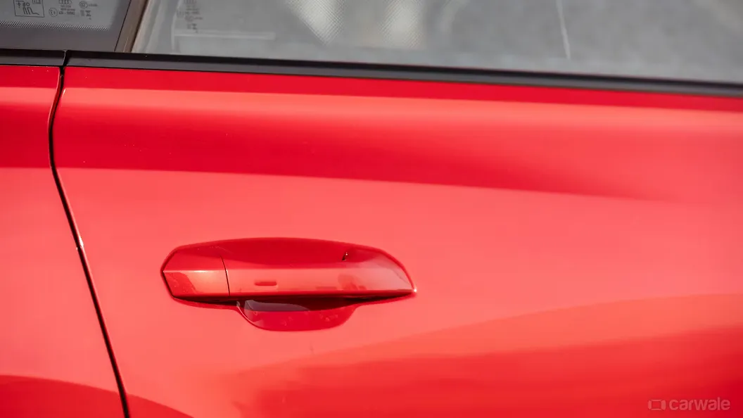 ऑडी RS Q8 परफ़ॉर्मेंस पीछे के दरवाज़े के हैंडल