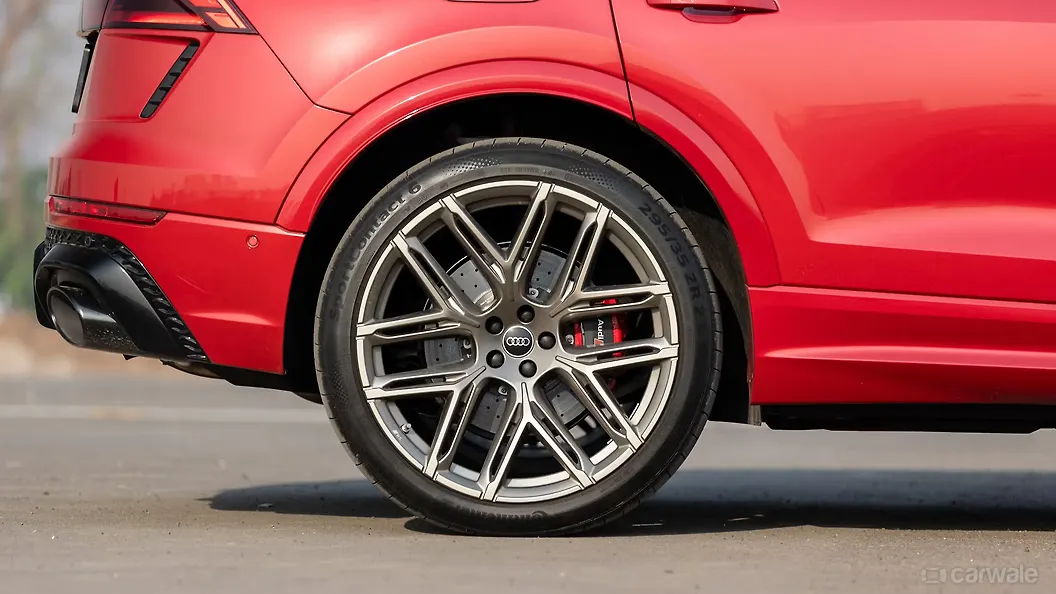 ऑडी RS Q8 परफ़ॉर्मेंस पीछे का फ़ेंडर