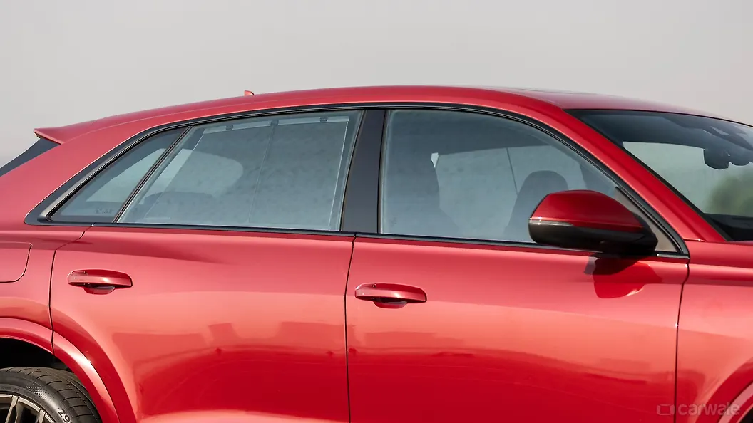 ऑडी RS Q8 परफ़ॉर्मेंस साइड ग्लास हाउसिंग