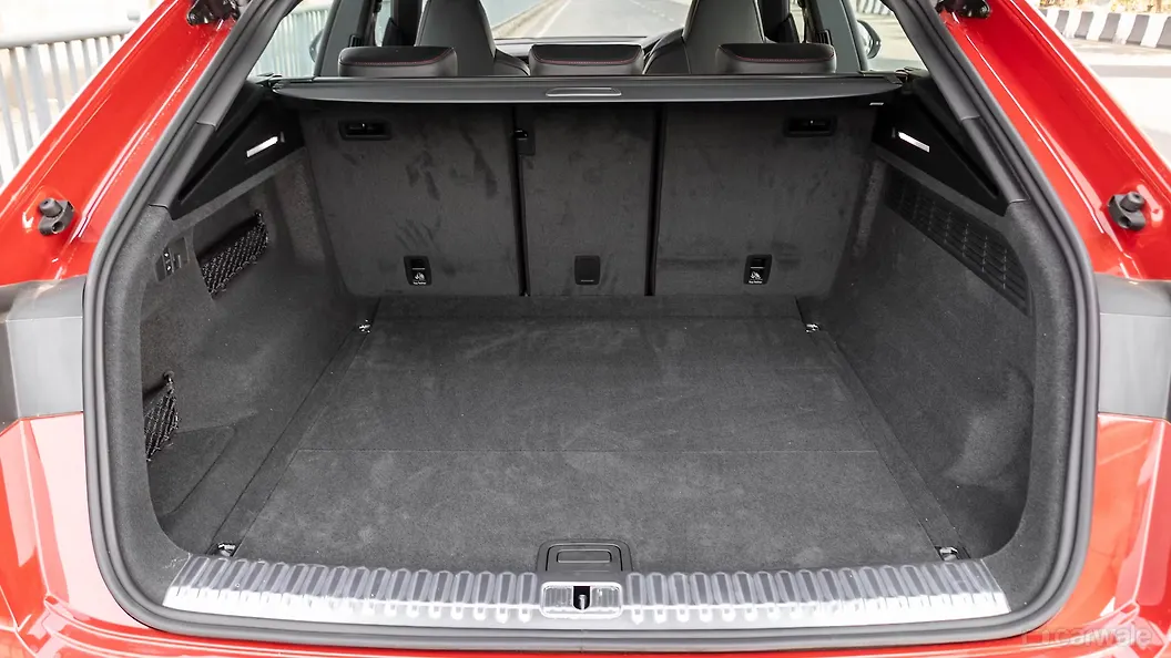 ऑडी RS Q8 परफ़ॉर्मेंस बूटस्पेस