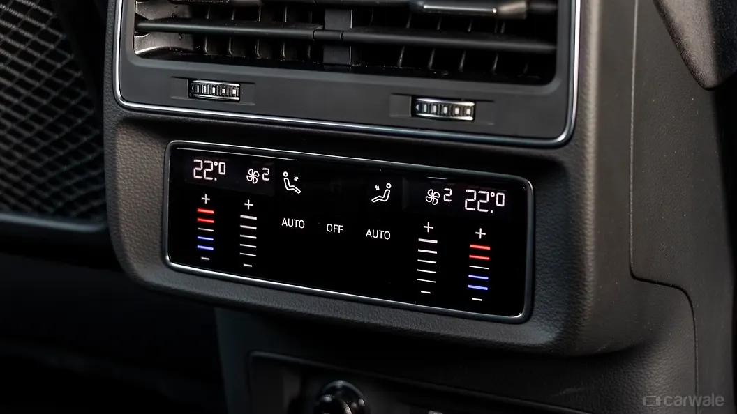 ऑडी RS Q8 परफ़ॉर्मेंस पीछे की रो के लिए एसी कंट्रोल्स