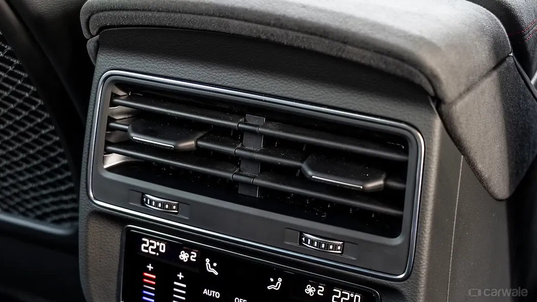 ऑडी RS Q8 परफ़ॉर्मेंस रियर रो एयर वेंट