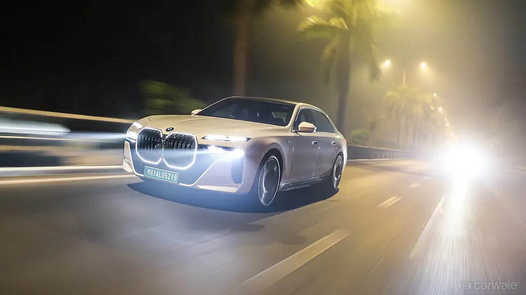 BMW i7 Front View