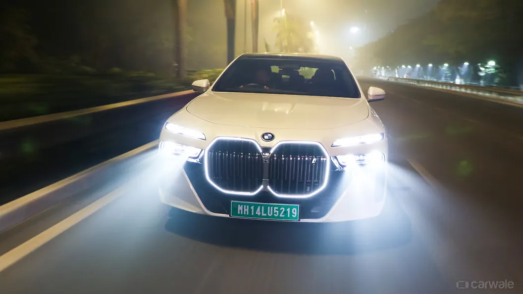 BMW i7 Front View