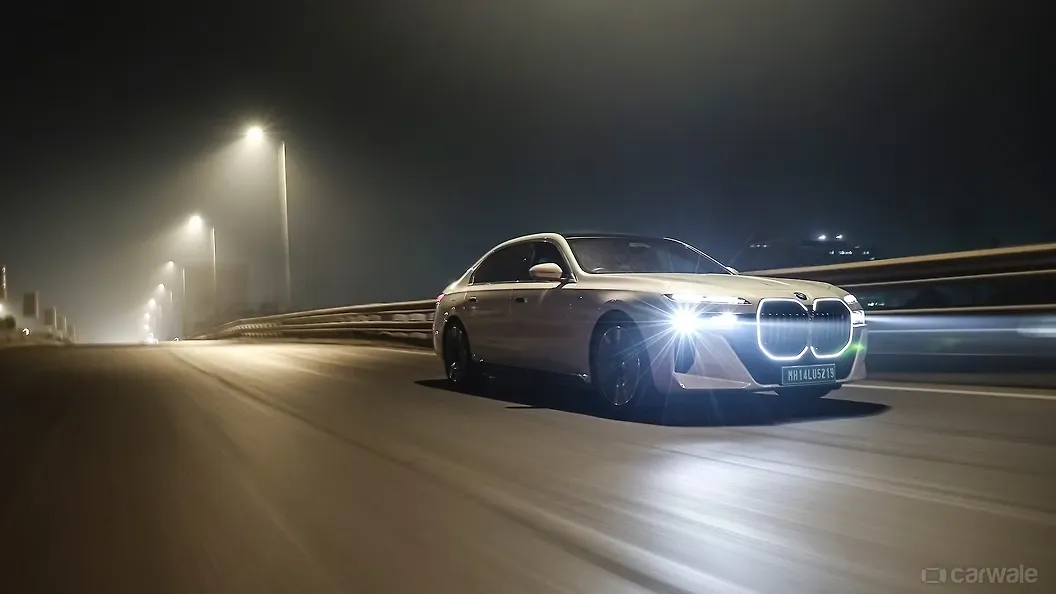 BMW i7 Front View