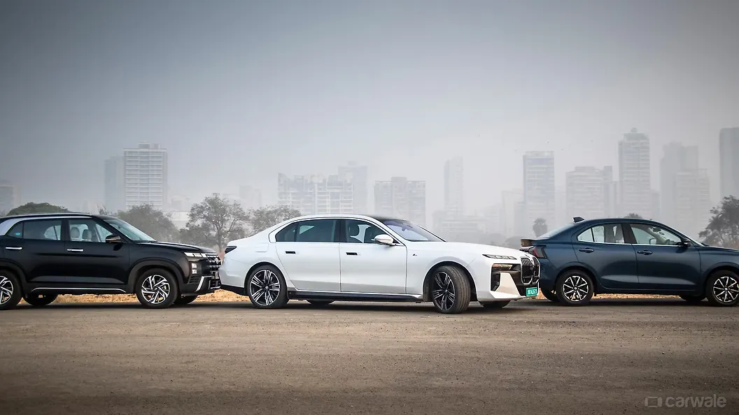 BMW i7 Right Front Three Quarter