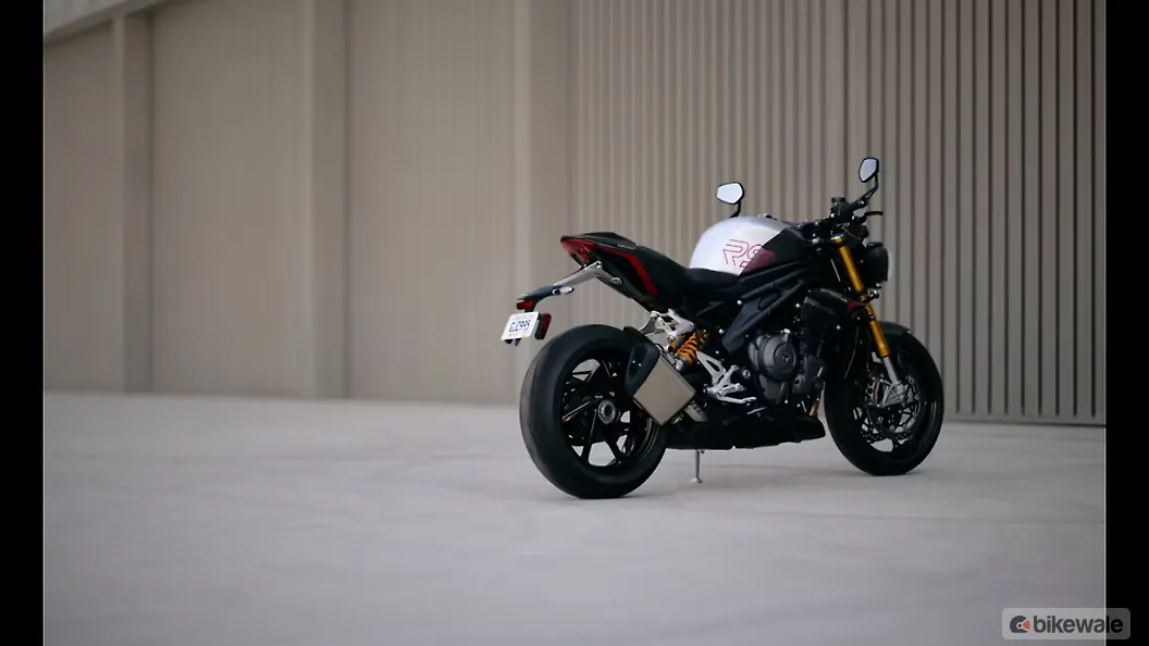 Triumph Speed Triple 1200 RS [2024] Right Side View Image – BikeWale
