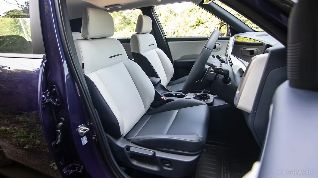 हुंडई वेन्यू फ्रंट रौ सीट्स