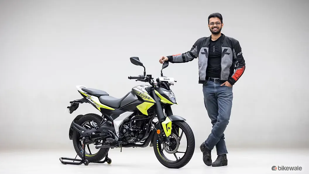 Bajaj Pulsar N125 Right Side View