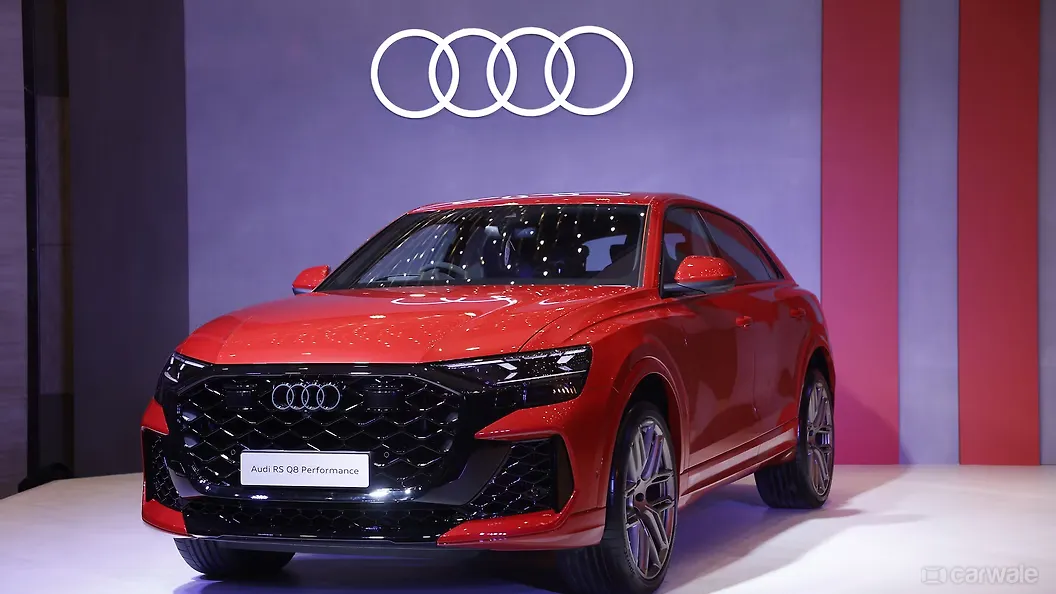 ऑडी RS Q8 परफ़ॉर्मेंस लेफ्ट फ्रंट थ्री क्वार्टर