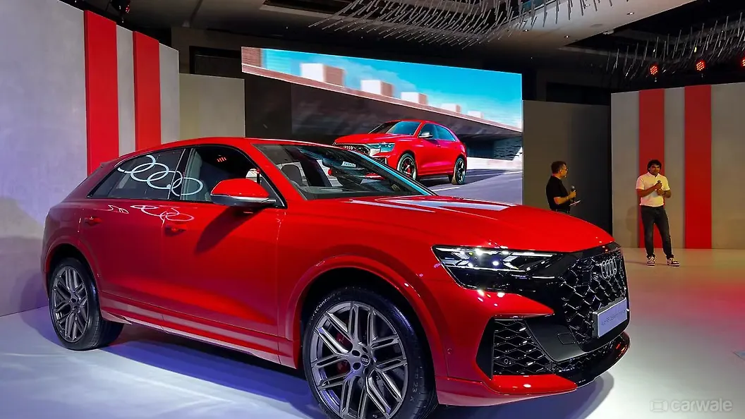 Audi RS Q8 Performance Right Front Three Quarter