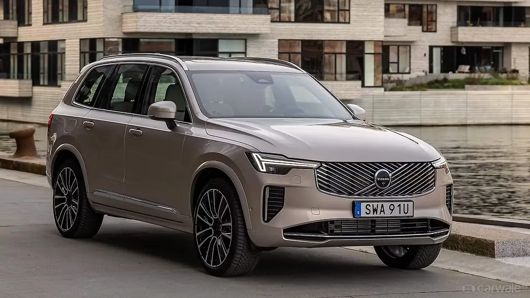 Discontinued Volvo XC90 2022 Right Front Three Quarter