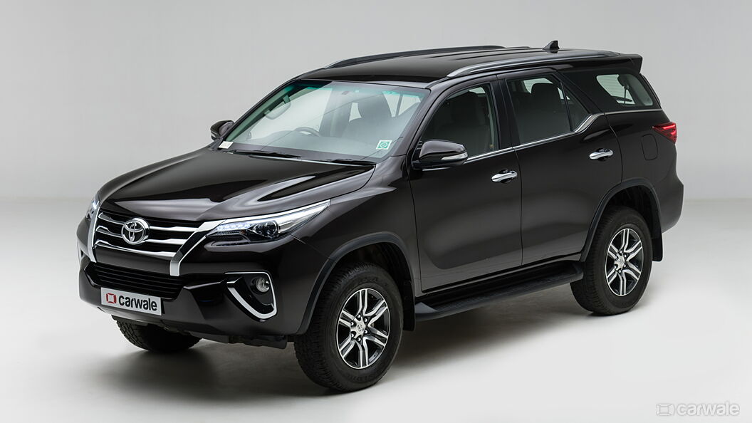 Discontinued Toyota Fortuner 2016 Left Front Three Quarter