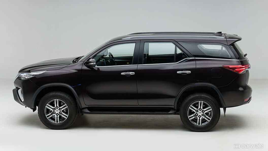 Discontinued Toyota Fortuner 2016 Left Side View